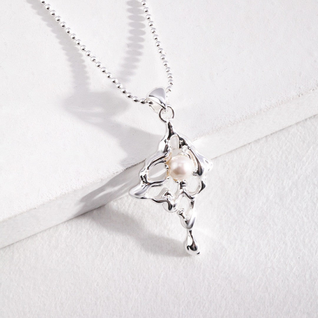 Fluid Form Pearl Necklace | S925 Sterling Silver, Silver / Vintage Gold