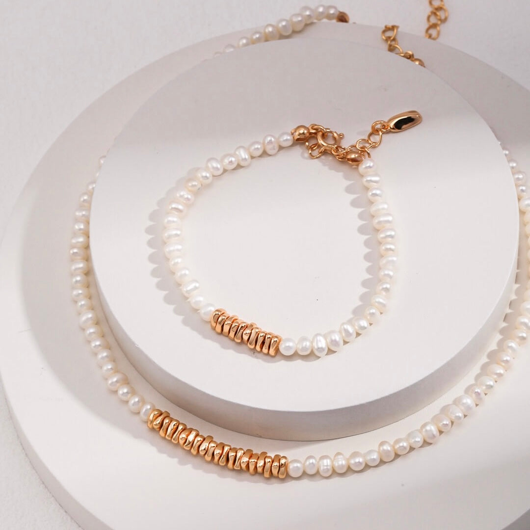 Minimal Pearl Bead Bracelet