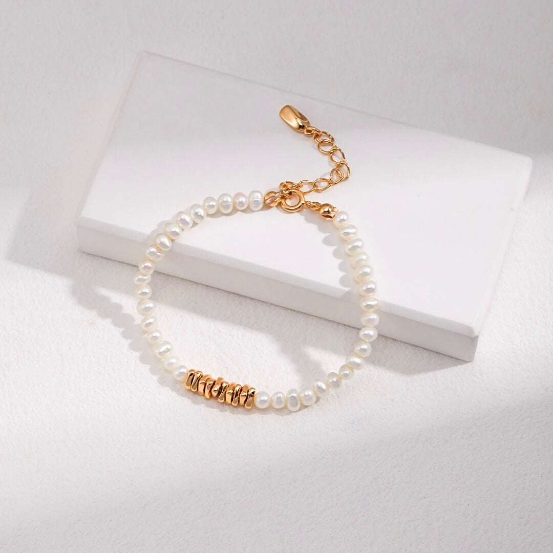 Minimal Pearl Bead Bracelet