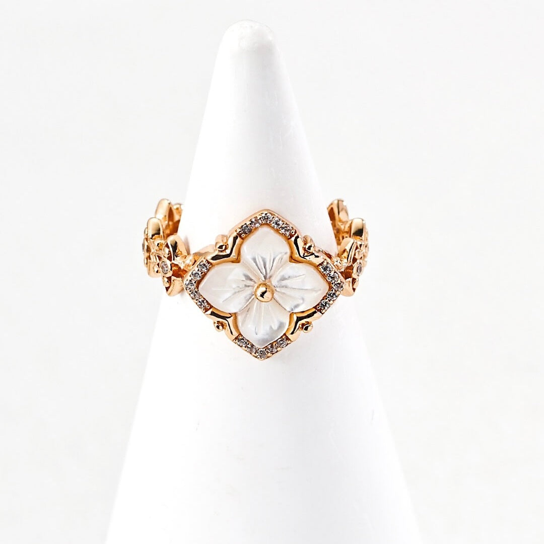 Mother-of-Pearl Clover Ring