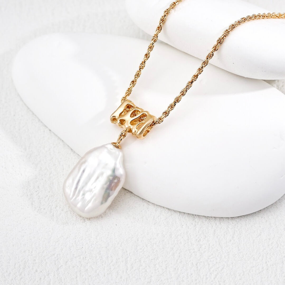 Baroque Pearl Pendant Necklace